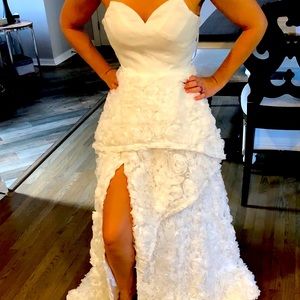 Gorgeous wedding dress!